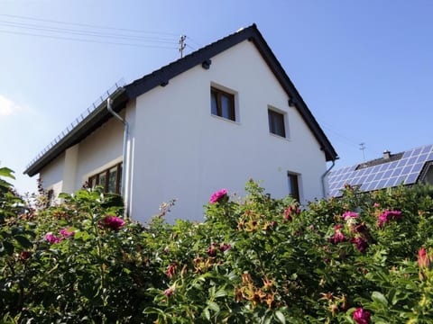 Tolles Appartement in Mastershausen mit Terrasse, Grill und Garten