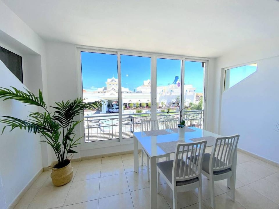 Appartement in Oasis Del Sur mit Beheiztem gemeinsamem Pool - El Guincho