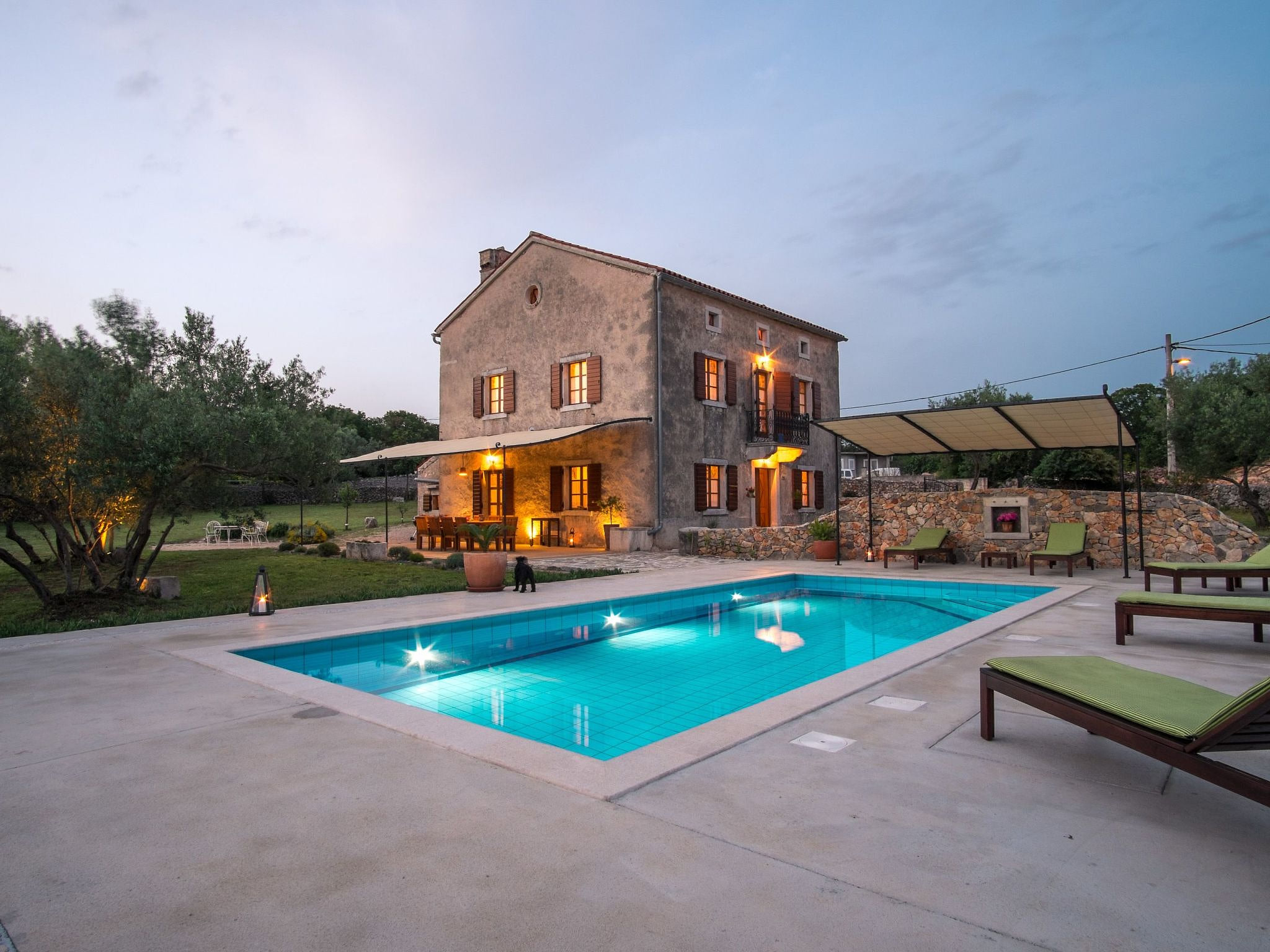 Villa mit Pool, Olivengarten und Meerblick