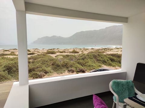 in Caleta De Famara mit Terrasse