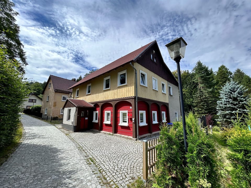 Waldferienhaus Dunja con sauna, jacuzzi, directamente en el borde del bosque, roca de escalada - Oybin