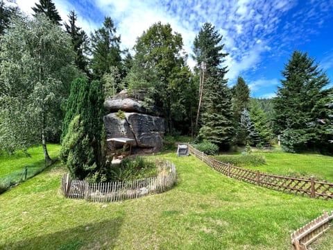 Waldferienhaus Dunja mit Sauna, Whirlpool, direkt am Waldrand, Kletterfelsen
