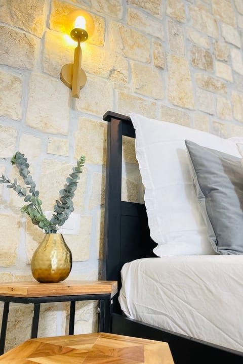 Stonehouse-Pag