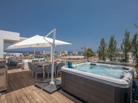 Protaras Olivine Villa mit herrlichem Garten, Pool