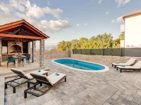 Neue Villa mit Pool und Meerblick