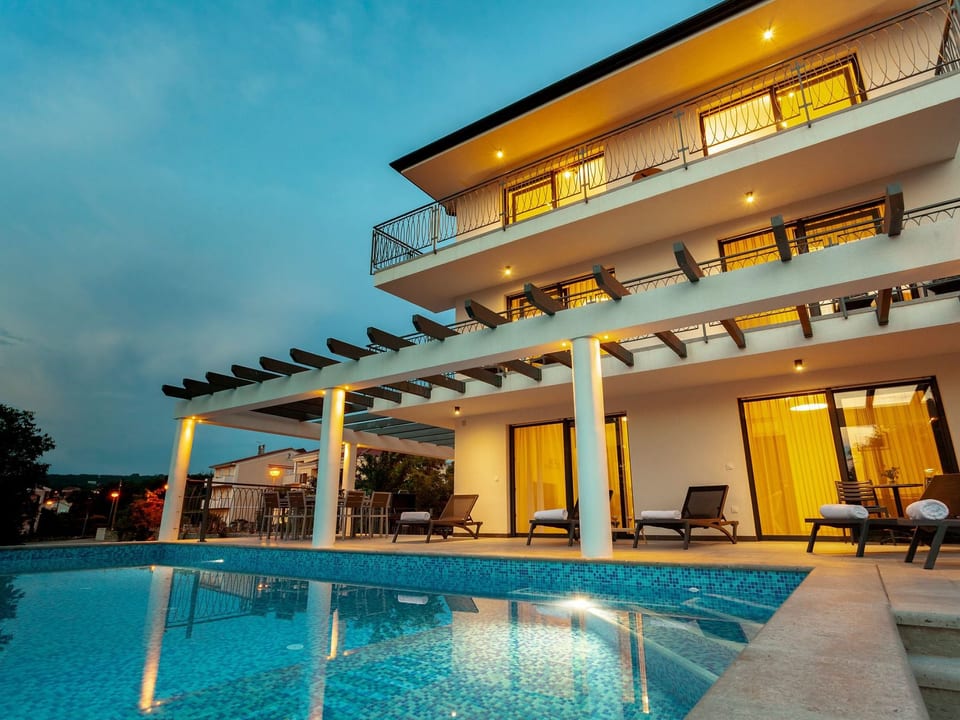 in Malinska mit großem Pool - Milohnići