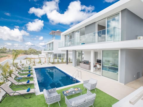 3-Schlafzimmer-Villa mit privatem Pool im Zentrum