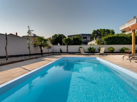 Schönes Haus in Pinezići mit privatem Parkplatz