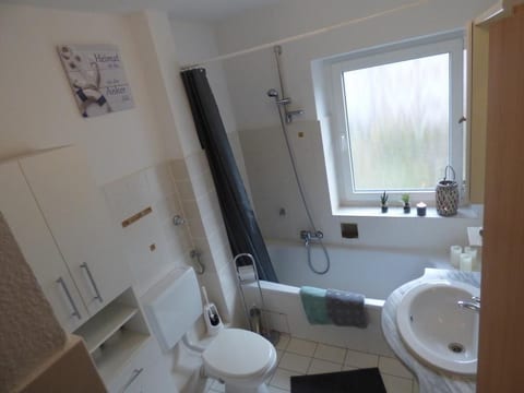 Große Ferienwohnung in Voslapp mit Garten