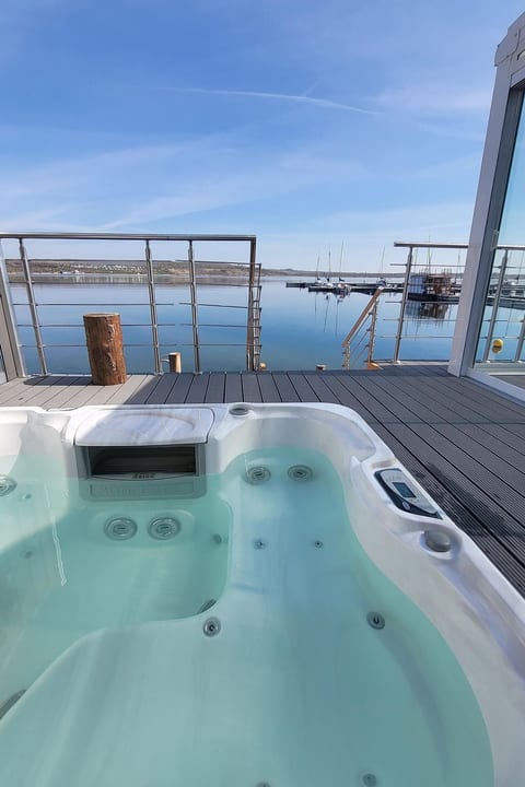 Seehaus Pippa mit Sauna und Whirlpool direkt am See