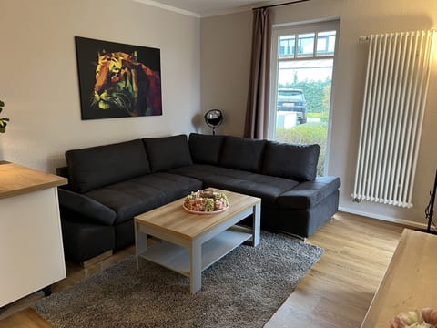 traumhaft ruhige Ferienwohnung mit großem süd-west Garten in Strandnähe