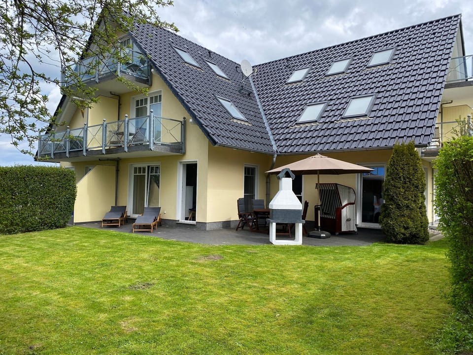 traumhaft ruhige Ferienwohnung mit großem süd-west Garten in Strandnähe - Börgerende-Rethwisch