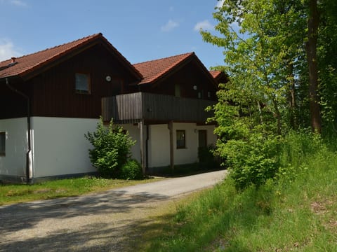 Gemütliche Wohnung in Berghäuser mit Kleinem Garten