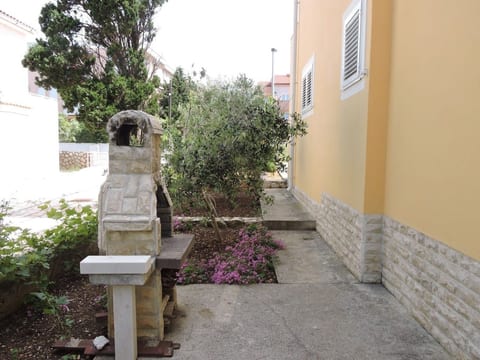 mit Balkon