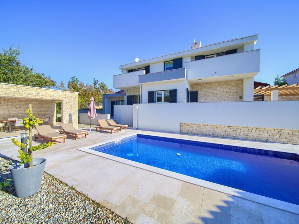 Villa Adria con jardín, parrilla y terraza - Garica