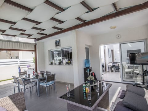 Moderne 4-Schlafzimmer-Villa im Zentrum von Protaras
