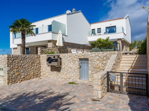 Villa "Maria" mit Garten, Grill und Terrasse