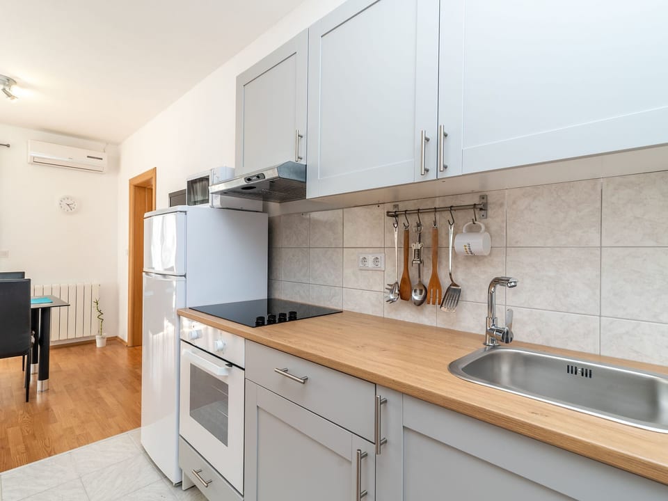 Superior-Apartment mit einem Schlafzimmer in Str - Okrug Donji