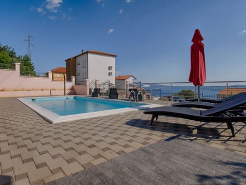 Villa mit Pool und schönem Meerblick