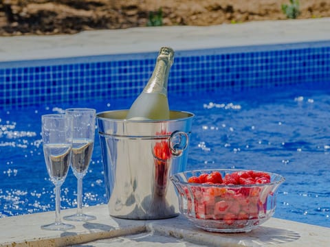 Villa mit Pool und schönem Meerblick