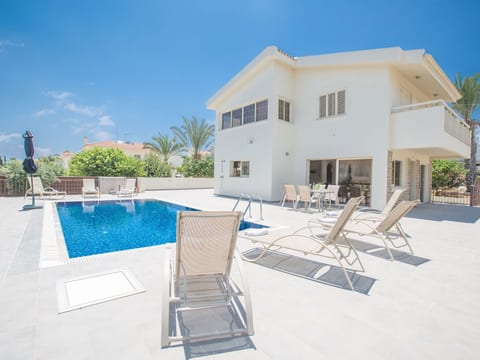Wunderschöne Villa mit privatem Pool und großem Garten