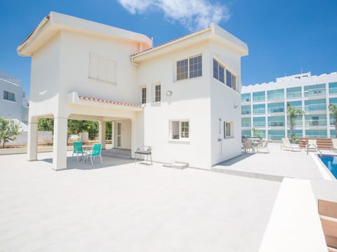 Wunderschöne Villa mit privatem Pool und großem Garten