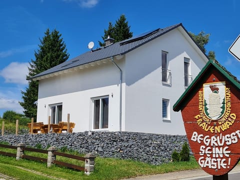 Wunderschönes Ferienhaus in Frauenwald mit Garten, Terrasse und Grill