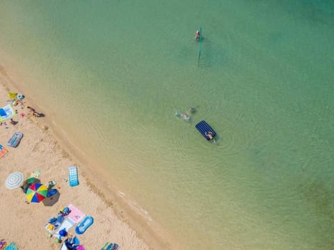 Neue Steinvilla mit beheiztem Pool in Strandnähe