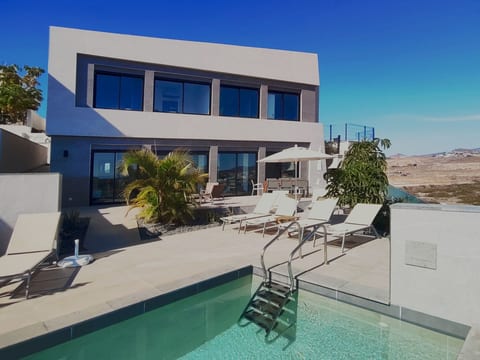 Atemberaubende Villa mit passender Aussicht