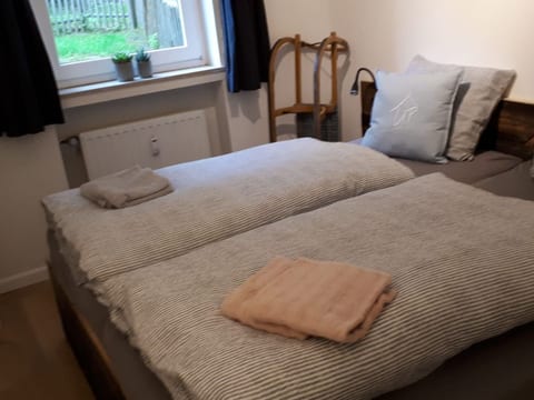 Renovierte Wohnung in Schwalefeld mit Garten, Terrasse und Grill