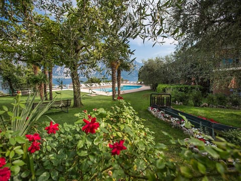 Zwei-Zimmer-Wohnung mit Seeblick, Grill und Gemeinschaftspool