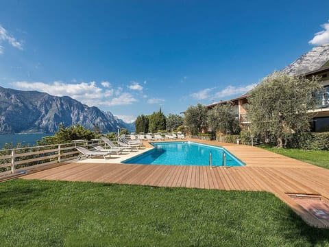 Zwei-Zimmer-Wohnung mit Seeblick, Grill und Gemeinschaftspool