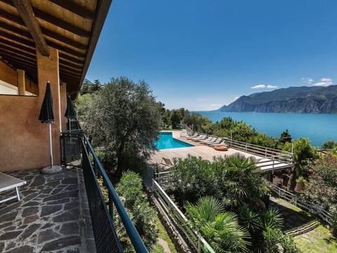 Zwei-Zimmer-Wohnung mit Seeblick, Grill und Gemeinschaftspool