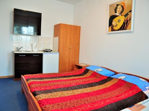 Zimmer mit Bad für 2 Personen und Gartenblick