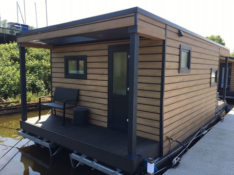 Hausboot KHT 2 Lacet mit Elektrokamin im Salon, 1 Schlafraum, Küche, Duschbad m