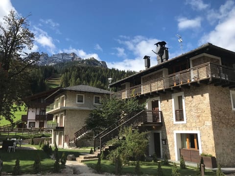 mit Terrasse
