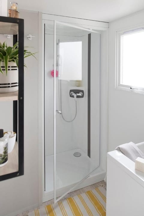 Schönes Ferienhaus in Wackersdorf mit Whirlpool und Terrasse