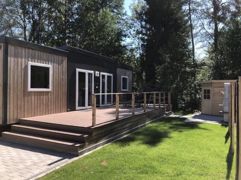 Schönes Ferienhaus in Wackersdorf mit Whirlpool und Terrasse