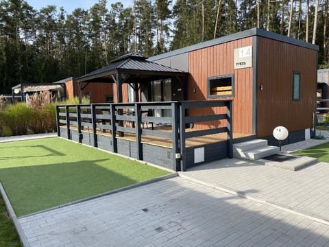 in Wackersdorf mit Terrasse, Garten und Grill