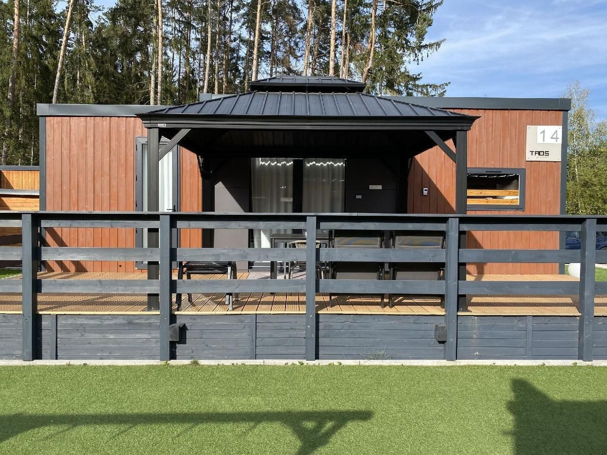 in Wackersdorf mit Terrasse, Garten und Grill