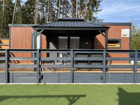 in Wackersdorf mit Terrasse, Garten und Grill
