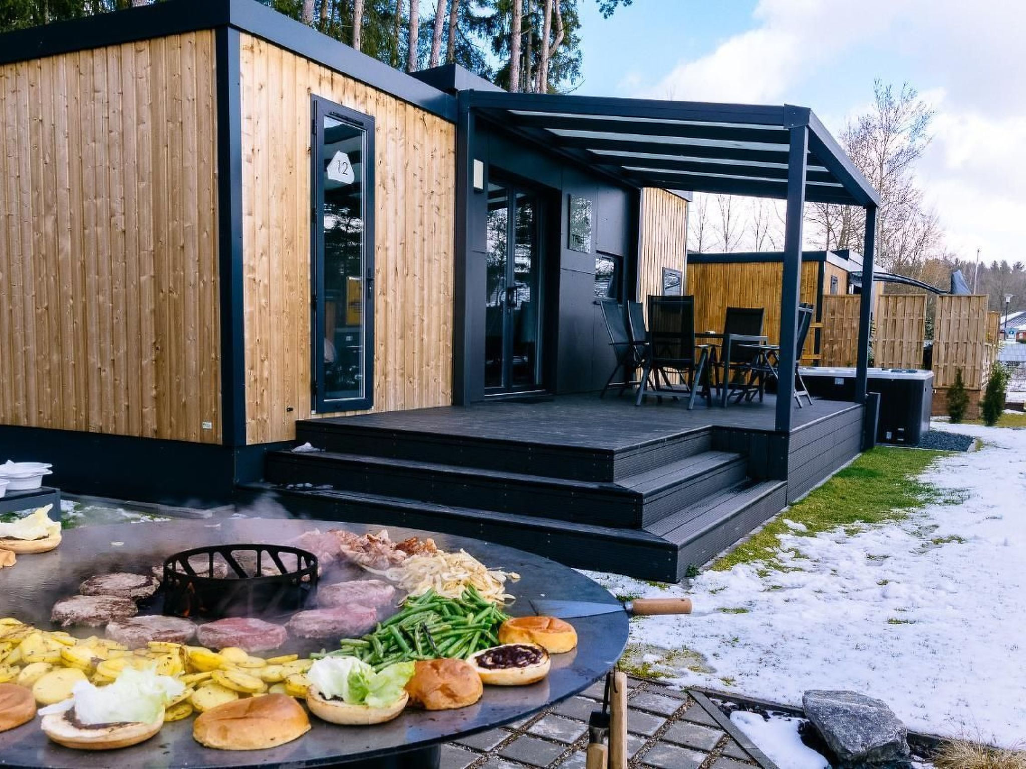 in Wackersdorf mit Whirlpool, Terrasse und Grill