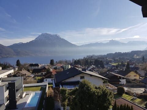 Dachwohnung mit Balkon und Seeblick