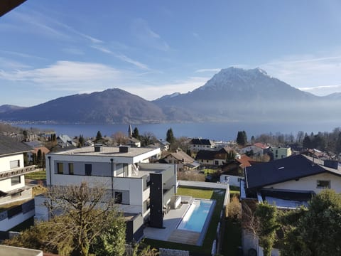 Dachwohnung mit Balkon und Seeblick