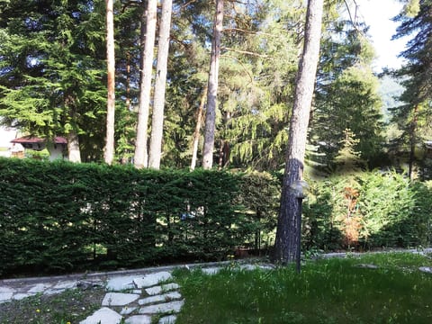 Lo Scoiattolo' Wohnung mit privatem Garten