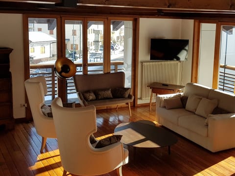 mit Balkon