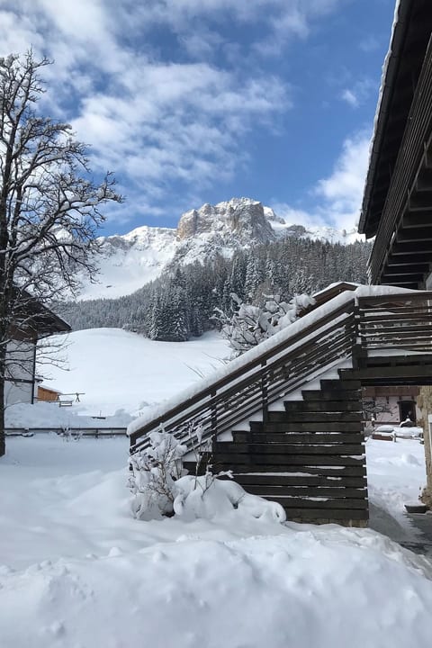 mit Balkon