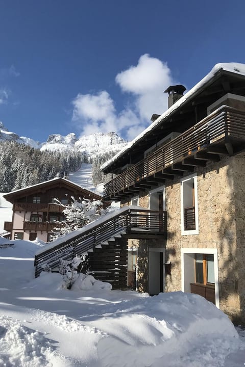 mit Balkon