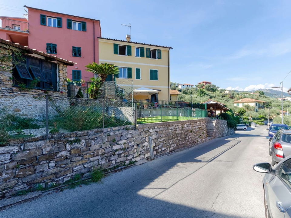 Apartamento en el segundo piso con estacionamiento y jardín - Rapallo