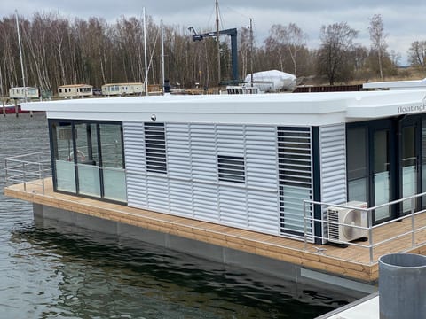 Sealoft auf der Ostsee Floatinghouse Trinity